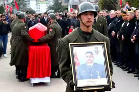 Şehit Uzman Çavuş Oktay, İzmir'de Toprağa Verildi