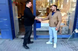 Alkollü Adam Yatak Mağazasında Uyuyakaldı!