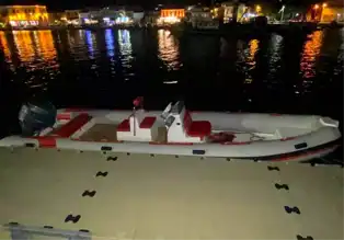 Foça'da Sahipsiz Lastik Bot!
