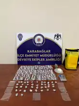 İzmir'de Genç Uyuşturucu Ticareti Yaparken Yakalandı