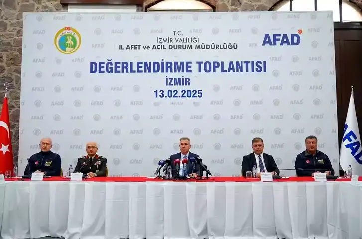 İzmir'de Santorini Depremi Riski Yok!