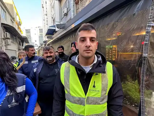 İzmir Taşeron İşçileri Eylemde: Belediyede Çalışmak İstiyorlar!