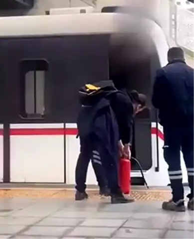 İzmir Metro'da Duman Panik Yaratı! Yolcular Tahliye Edildi