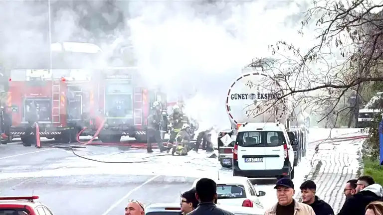 İzmir Aliağa'da Tanker Yangını Sönmüştür